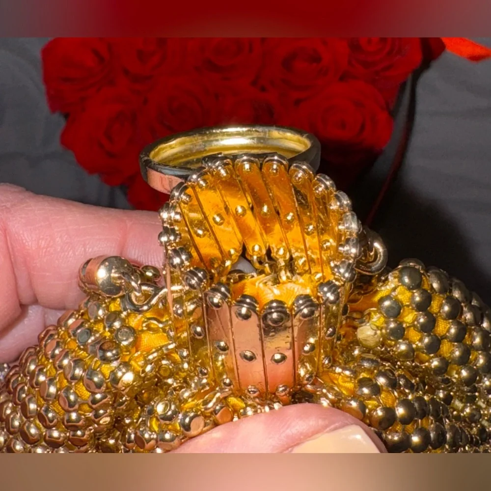 💥SALE Vintage Gold Bead Metal Mesh Minaudière Concertina Closure Bagcirca1950-70 - Picture 3 of 12